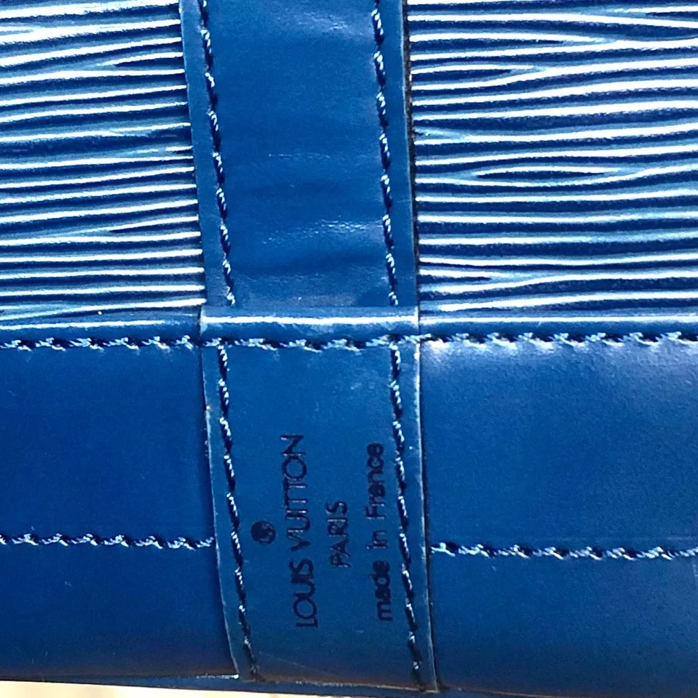 LOUIS VUITTON Epi Leather LV Noe GM Toledo Blue Drawstring Bucket Shoulder Bag